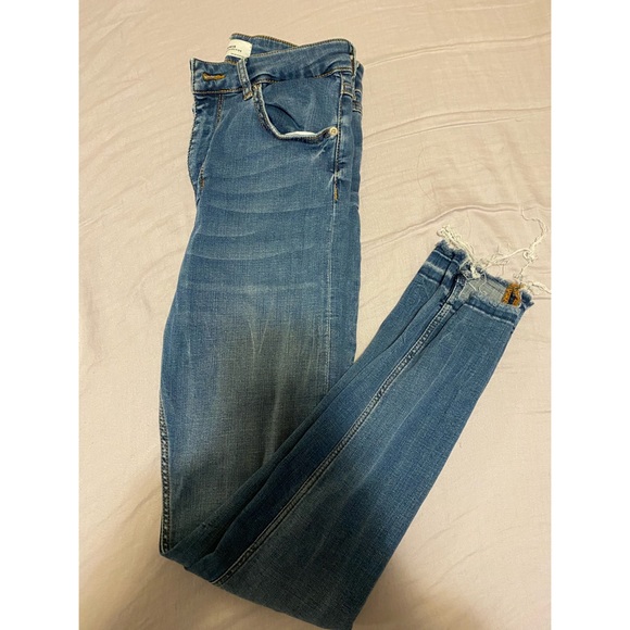 Zara high wasted jeans. - Picture 3 of 3